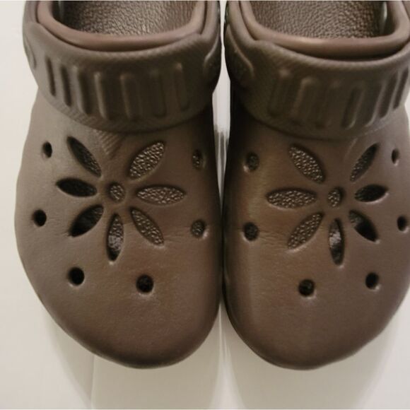 CLASSIC CROCS FULLY-MOLDED  - Picture 14 of 15